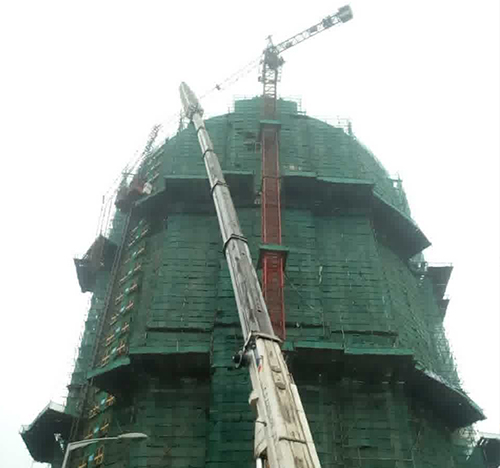 眉山市吊车在工地上作业
